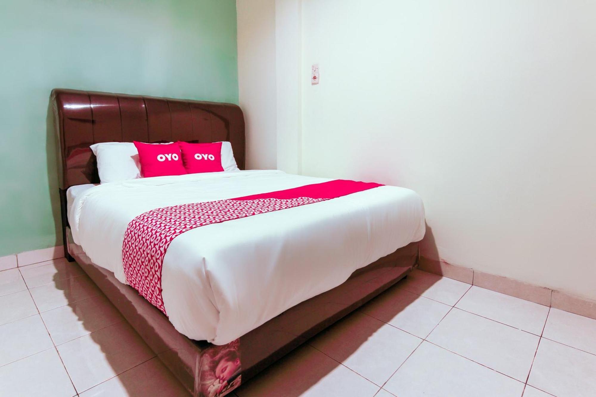 Oyo 3493 Nami House Hotel Medan Exterior photo